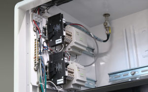 Techno-Hybrid control cabinet for traffic lights